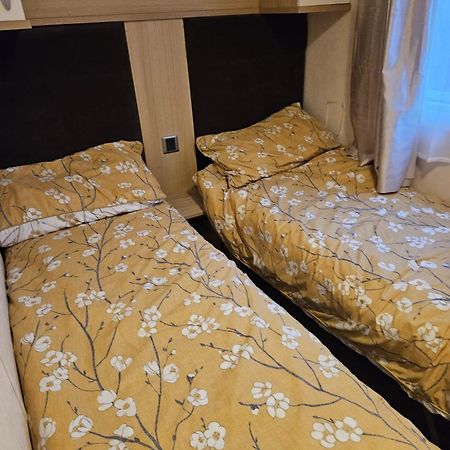 Gaz N Max Hotel Abergele Bagian luar foto