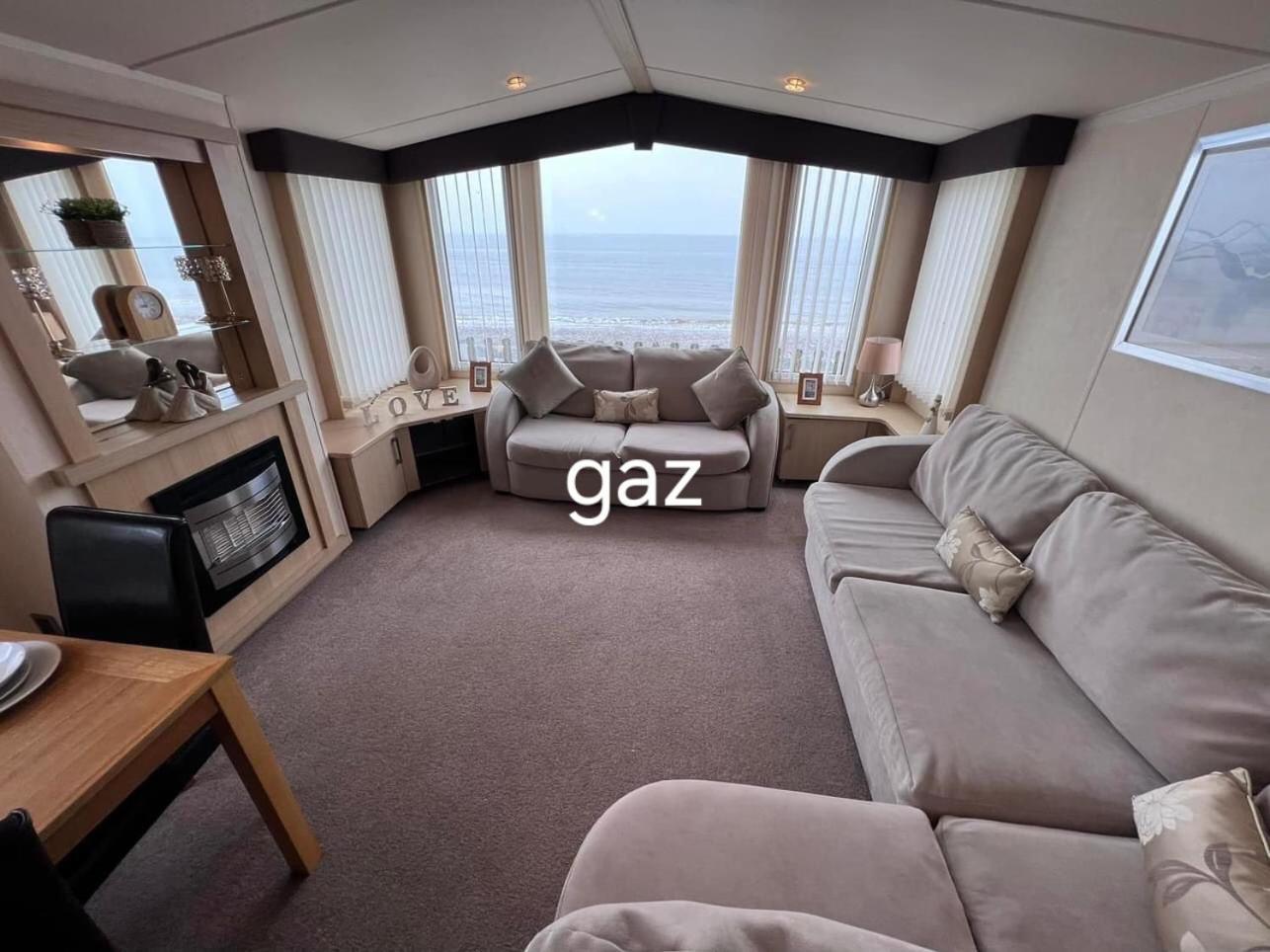 Gaz N Max Hotel Abergele Bagian luar foto