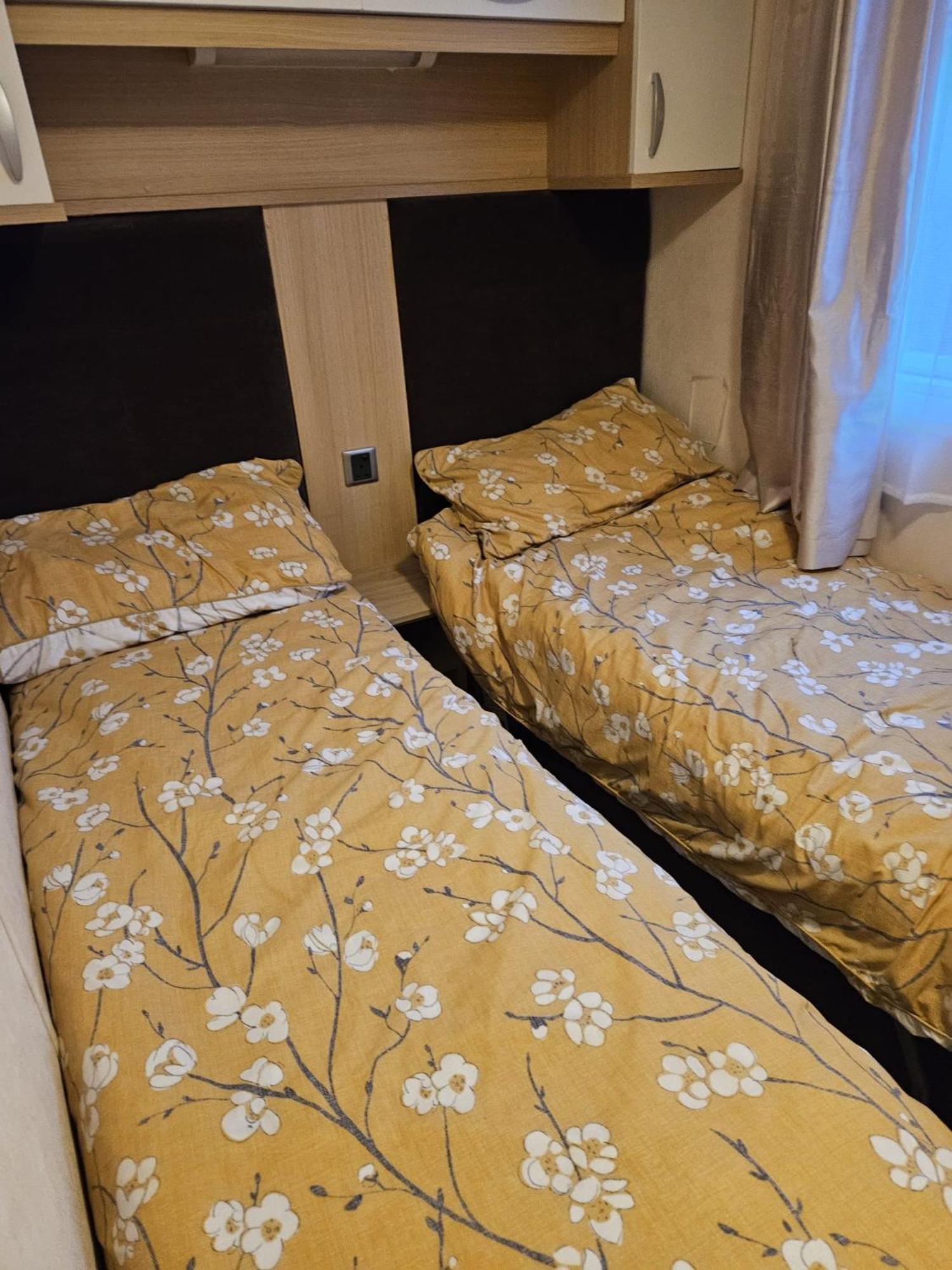 Gaz N Max Hotel Abergele Bagian luar foto